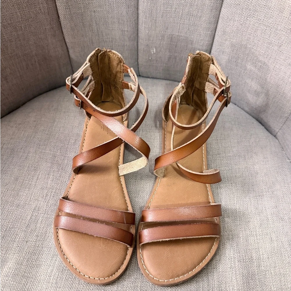 Universal Thread sandals - Picture 1 of 5